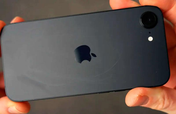 Обзор Apple iPhone 16e: стоит ли покупать самый бюджетный новый айфон Обзор Apple iPhone 16e: стоит ли покупать самый бюджетный новый айфон