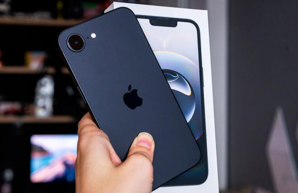 Обзор Apple iPhone 16e: стоит ли покупать самый бюджетный новый айфон Обзор Apple iPhone 16e: стоит ли покупать самый бюджетный новый айфон