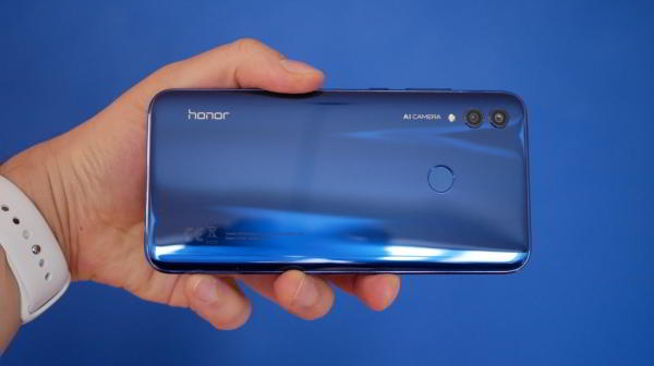 Обзор смартфона Huawei Honor 10 Lite: кандидат в преемники Обзор смартфона Huawei Honor 10 Lite: кандидат в преемники