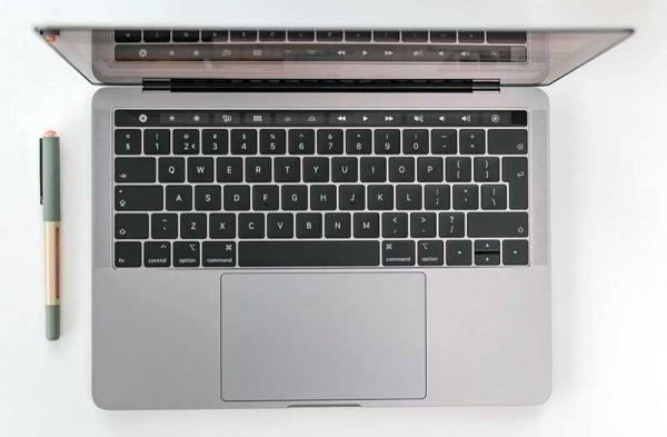 Обзор Apple MacBook Pro 13 с тачбаром — красивого и несовершенного ноутбука Обзор Apple MacBook Pro 13 с тачбаром — красивого и несовершенного ноутбука