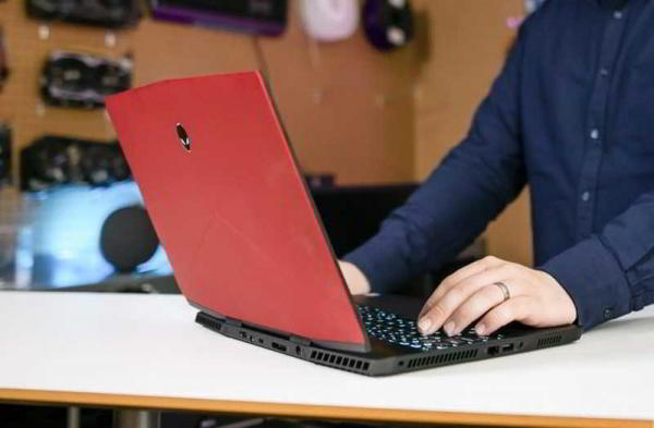 Обзор Alienware m15 серьёзного игрового ноутбука Обзор Alienware m15 серьёзного игрового ноутбука
