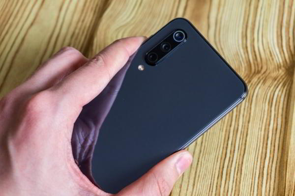 Обзор Xiaomi Mi 9 SE - компактный и немного упрощенный флагман Обзор Xiaomi Mi 9 SE - компактный и немного упрощенный флагман