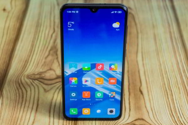Обзор Xiaomi Mi 9 SE - компактный и немного упрощенный флагман Обзор Xiaomi Mi 9 SE - компактный и немного упрощенный флагман