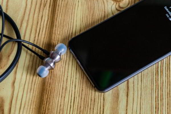 Обзор Xiaomi Mi 9 SE - компактный и немного упрощенный флагман Обзор Xiaomi Mi 9 SE - компактный и немного упрощенный флагман