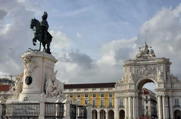 Обзор Samsung Galaxy S10 Plus: универсальный телефон со всем необходимым Обзор Samsung Galaxy S10 Plus: универсальный телефон со всем необходимым