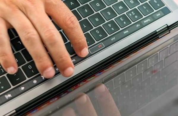 Обзор Apple MacBook Pro 13 с тачбаром — красивого и несовершенного ноутбука Обзор Apple MacBook Pro 13 с тачбаром — красивого и несовершенного ноутбука