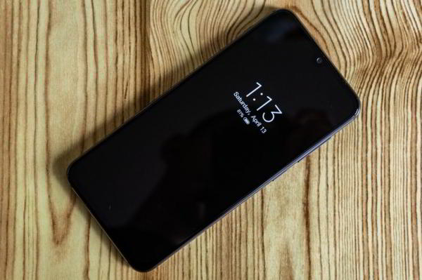 Обзор Xiaomi Mi 9 SE - компактный и немного упрощенный флагман Обзор Xiaomi Mi 9 SE - компактный и немного упрощенный флагман