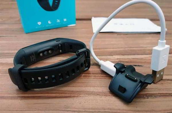 Обзор Honor Band 4: кому нужен Fitibit если есть Honor Обзор Honor Band 4: кому нужен Fitibit если есть Honor