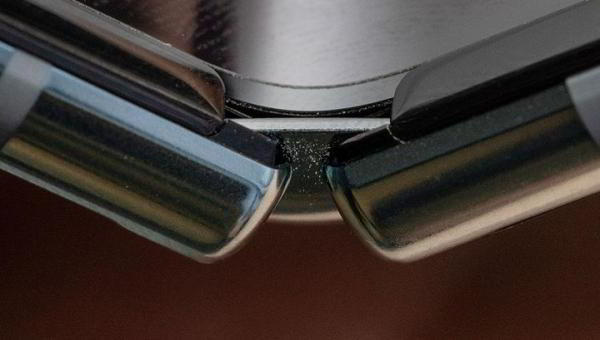 Samsung заставила iFixit удалить материал со "вскрытием" Galaxy Fold Samsung заставила iFixit удалить материал со "вскрытием" Galaxy Fold