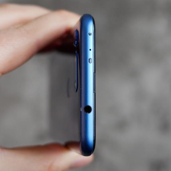 Обзор Honor View 20: не "бровь", а "глаз" Обзор Honor View 20: не "бровь", а "глаз"