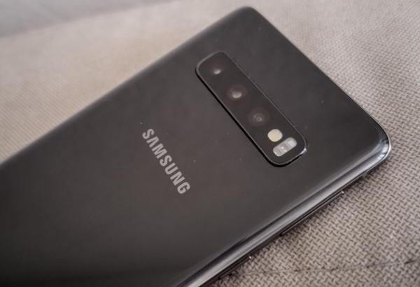 Обзор Samsung Galaxy S10 - юбилейный флагман Обзор Samsung Galaxy S10 - юбилейный флагман