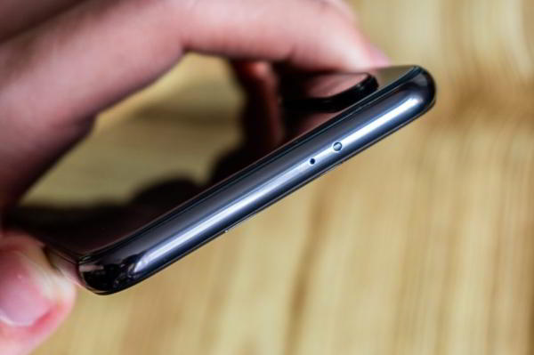 Обзор Xiaomi Mi 9 SE - компактный и немного упрощенный флагман Обзор Xiaomi Mi 9 SE - компактный и немного упрощенный флагман