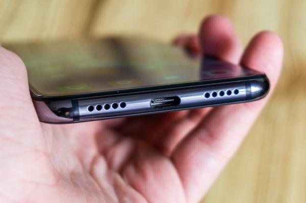 Обзор Xiaomi Mi 9 SE - компактный и немного упрощенный флагман Обзор Xiaomi Mi 9 SE - компактный и немного упрощенный флагман