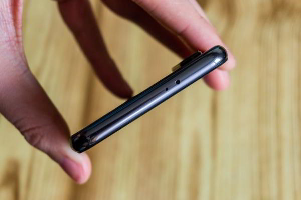 Обзор Xiaomi Mi 9 SE - компактный и немного упрощенный флагман Обзор Xiaomi Mi 9 SE - компактный и немного упрощенный флагман