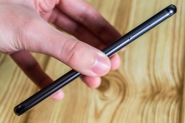 Обзор Xiaomi Mi 9 SE - компактный и немного упрощенный флагман Обзор Xiaomi Mi 9 SE - компактный и немного упрощенный флагман