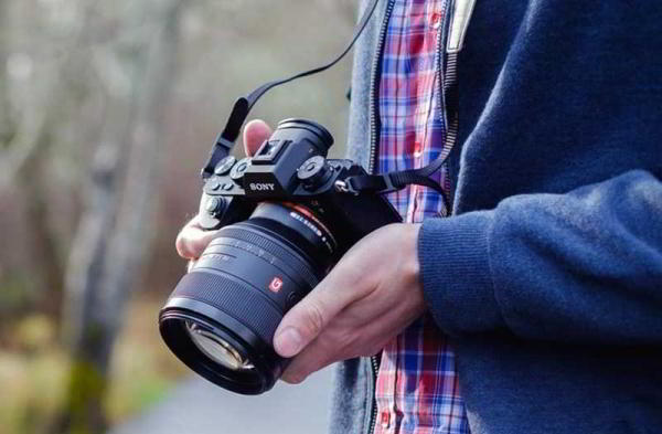 Какую камеру выбрать — зеркальную или беззеркальную? Какую камеру выбрать — зеркальную или беззеркальную?