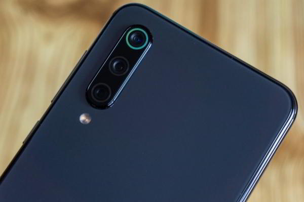 Обзор Xiaomi Mi 9 SE - компактный и немного упрощенный флагман Обзор Xiaomi Mi 9 SE - компактный и немного упрощенный флагман