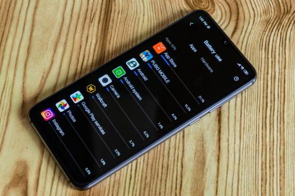 Обзор Xiaomi Mi 9 SE - компактный и немного упрощенный флагман Обзор Xiaomi Mi 9 SE - компактный и немного упрощенный флагман