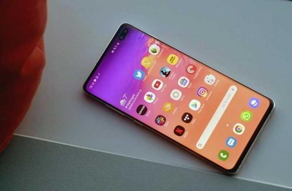 Обзор Samsung Galaxy S10 Plus: универсальный телефон со всем необходимым Обзор Samsung Galaxy S10 Plus: универсальный телефон со всем необходимым