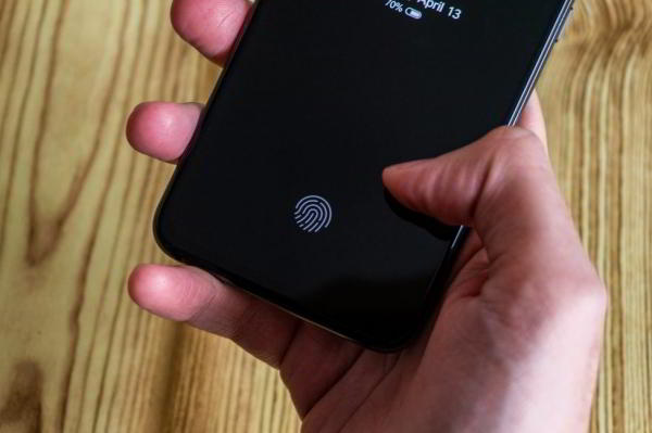 Обзор Xiaomi Mi 9 SE - компактный и немного упрощенный флагман Обзор Xiaomi Mi 9 SE - компактный и немного упрощенный флагман