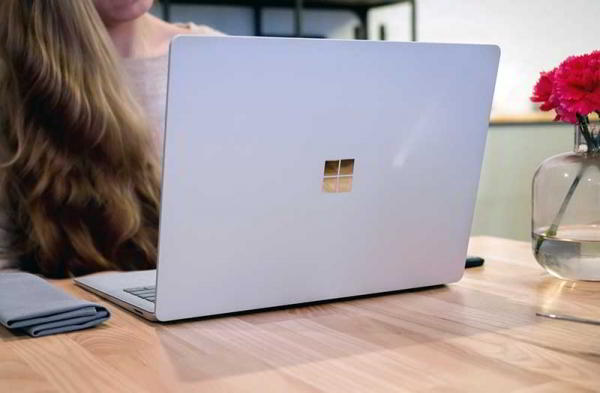 Обзор Microsoft Surface Laptop 2: так должен работать каждый ноутбук с Windows Обзор Microsoft Surface Laptop 2: так должен работать каждый ноутбук с Windows