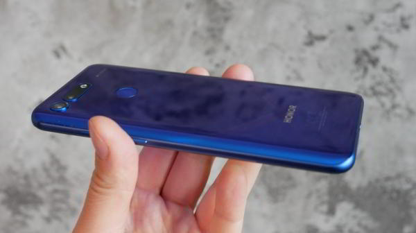 Обзор Honor View 20: не "бровь", а "глаз" Обзор Honor View 20: не "бровь", а "глаз"