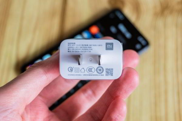 Обзор Xiaomi Mi 9 SE - компактный и немного упрощенный флагман Обзор Xiaomi Mi 9 SE - компактный и немного упрощенный флагман