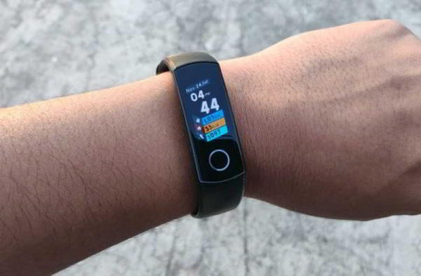 Обзор Honor Band 4: кому нужен Fitibit если есть Honor Обзор Honor Band 4: кому нужен Fitibit если есть Honor