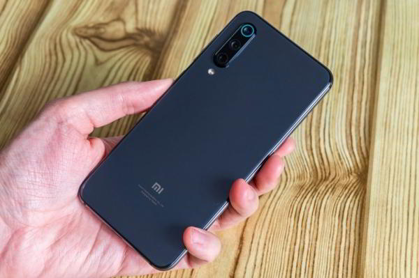 Обзор Xiaomi Mi 9 SE - компактный и немного упрощенный флагман Обзор Xiaomi Mi 9 SE - компактный и немного упрощенный флагман
