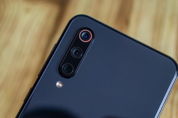 Обзор Xiaomi Mi 9 SE - компактный и немного упрощенный флагман Обзор Xiaomi Mi 9 SE - компактный и немного упрощенный флагман