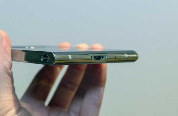 Обзор Sirin Labs Finney: смартфон как дверь в мир криптовалют Обзор Sirin Labs Finney: смартфон как дверь в мир криптовалют