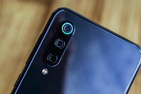 Обзор Xiaomi Mi 9 SE - компактный и немного упрощенный флагман Обзор Xiaomi Mi 9 SE - компактный и немного упрощенный флагман