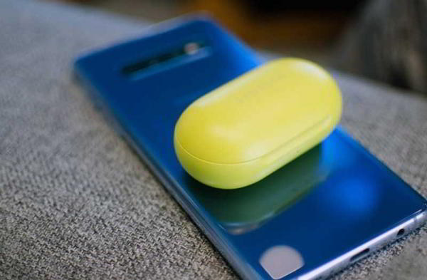 Обзор Samsung Galaxy Buds: долгожданных беспроводных наушников Обзор Samsung Galaxy Buds: долгожданных беспроводных наушников