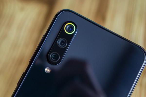 Обзор Xiaomi Mi 9 SE - компактный и немного упрощенный флагман Обзор Xiaomi Mi 9 SE - компактный и немного упрощенный флагман