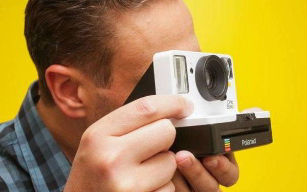 Polaroid возвращается с новой камерой мгновенной фотографии OneStep 2 Polaroid возвращается с новой камерой мгновенной фотографии OneStep 2
