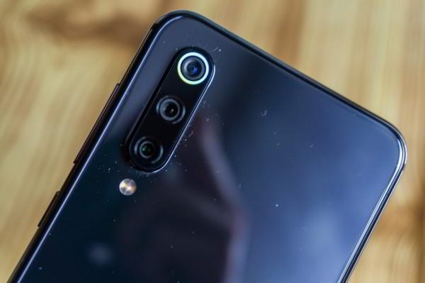 Обзор Xiaomi Mi 9 SE - компактный и немного упрощенный флагман Обзор Xiaomi Mi 9 SE - компактный и немного упрощенный флагман