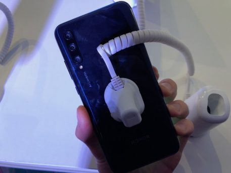 Новый смартфон Honor 10i представлен в России Новый смартфон Honor 10i представлен в России