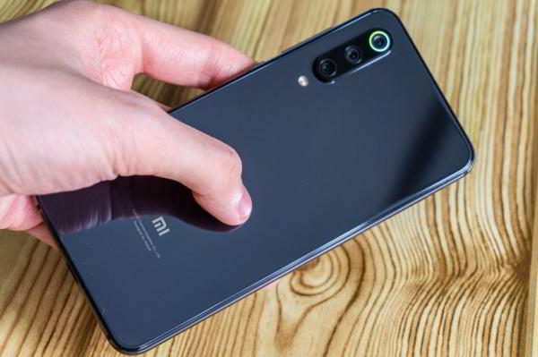 Обзор Xiaomi Mi 9 SE - компактный и немного упрощенный флагман Обзор Xiaomi Mi 9 SE - компактный и немного упрощенный флагман