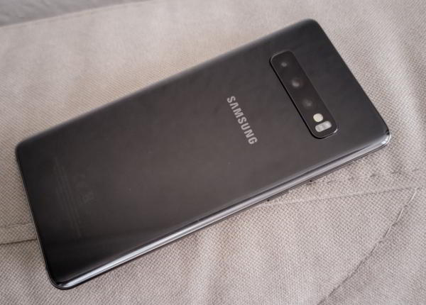 Обзор Samsung Galaxy S10 - юбилейный флагман Обзор Samsung Galaxy S10 - юбилейный флагман