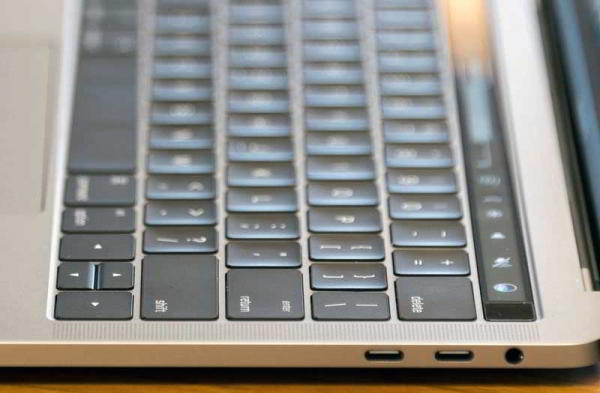 Обзор Apple MacBook Pro 13 с тачбаром — красивого и несовершенного ноутбука Обзор Apple MacBook Pro 13 с тачбаром — красивого и несовершенного ноутбука