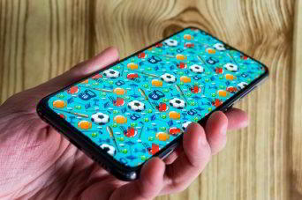 Обзор Xiaomi Mi 9 SE - компактный и немного упрощенный флагман Обзор Xiaomi Mi 9 SE - компактный и немного упрощенный флагман