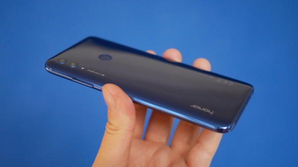 Обзор смартфона Huawei Honor 10 Lite: кандидат в преемники Обзор смартфона Huawei Honor 10 Lite: кандидат в преемники