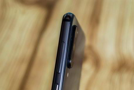 Обзор Xiaomi Mi 9 SE - компактный и немного упрощенный флагман Обзор Xiaomi Mi 9 SE - компактный и немного упрощенный флагман