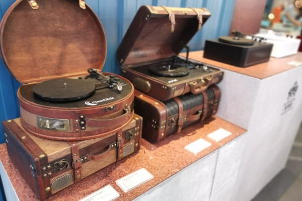 Здесь покупают то, что вы купите завтра Здесь покупают то, что вы купите завтра