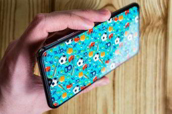 Обзор Xiaomi Mi 9 SE - компактный и немного упрощенный флагман Обзор Xiaomi Mi 9 SE - компактный и немного упрощенный флагман