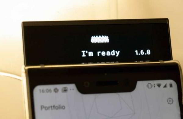 Обзор Sirin Labs Finney: смартфон как дверь в мир криптовалют Обзор Sirin Labs Finney: смартфон как дверь в мир криптовалют