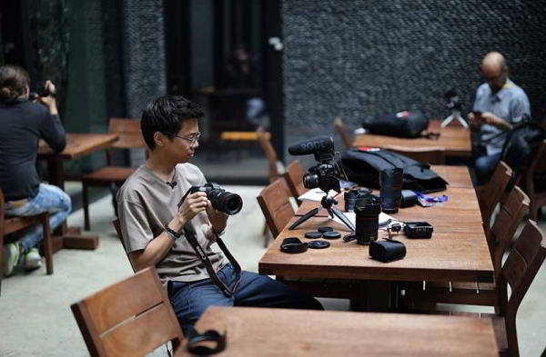 Первый обзор Canon EOS R: полнокадровой беззеркальной камеры Первый обзор Canon EOS R: полнокадровой беззеркальной камеры