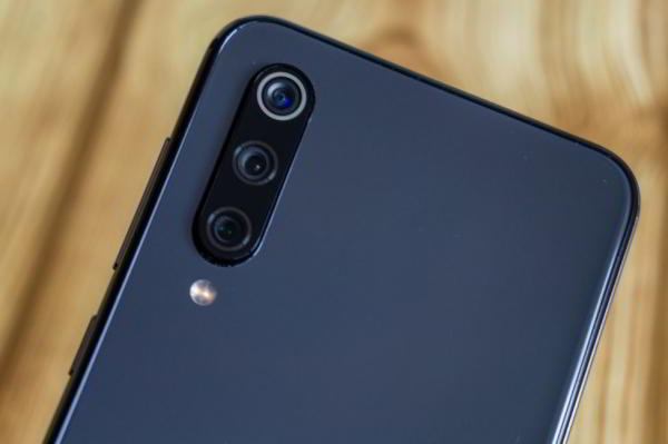 Обзор Xiaomi Mi 9 SE - компактный и немного упрощенный флагман Обзор Xiaomi Mi 9 SE - компактный и немного упрощенный флагман