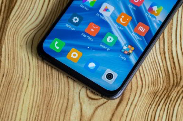 Обзор Xiaomi Mi 9 SE - компактный и немного упрощенный флагман Обзор Xiaomi Mi 9 SE - компактный и немного упрощенный флагман