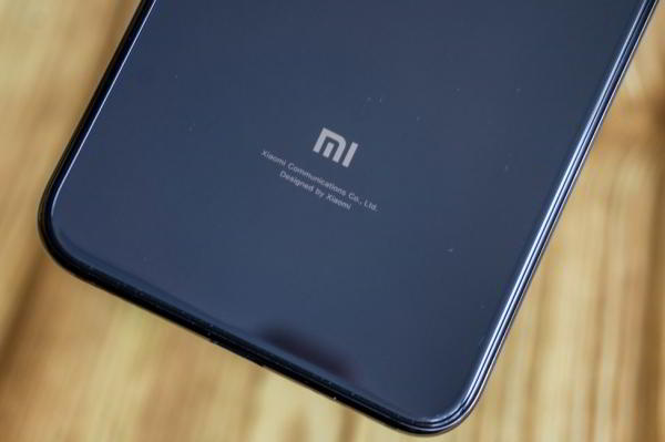 Обзор Xiaomi Mi 9 SE - компактный и немного упрощенный флагман Обзор Xiaomi Mi 9 SE - компактный и немного упрощенный флагман
